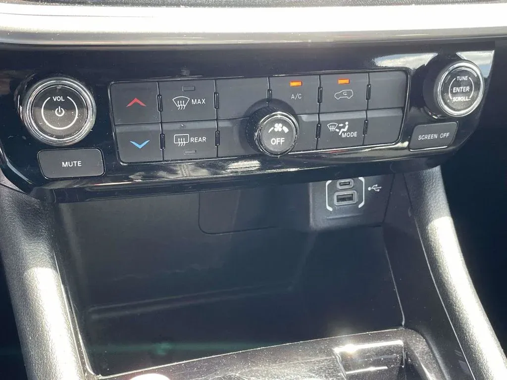 2024 Jeep Compass Latitude thumbnail 17