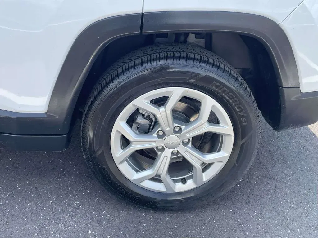 2024 Jeep Compass Latitude thumbnail 24