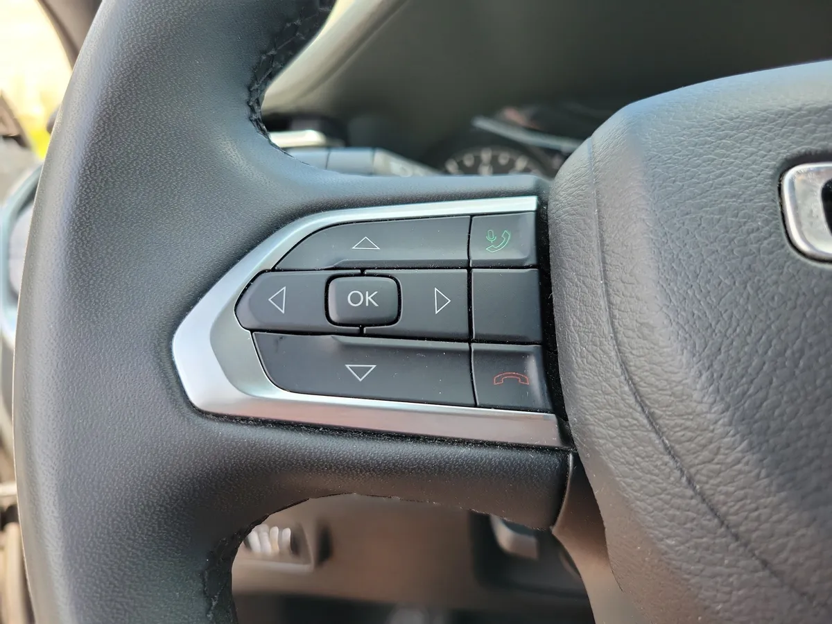 2024 Jeep Compass Latitude thumbnail 16