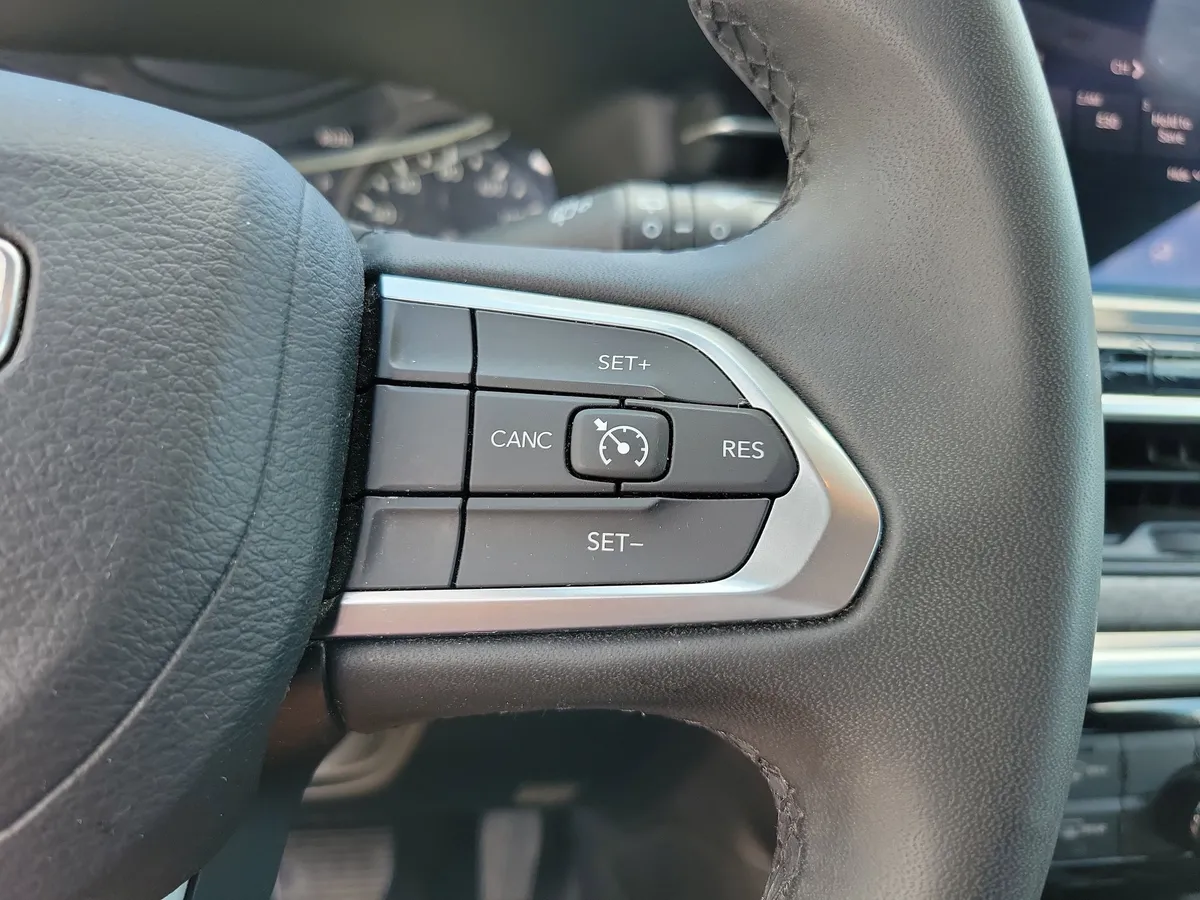 2024 Jeep Compass Latitude thumbnail 17