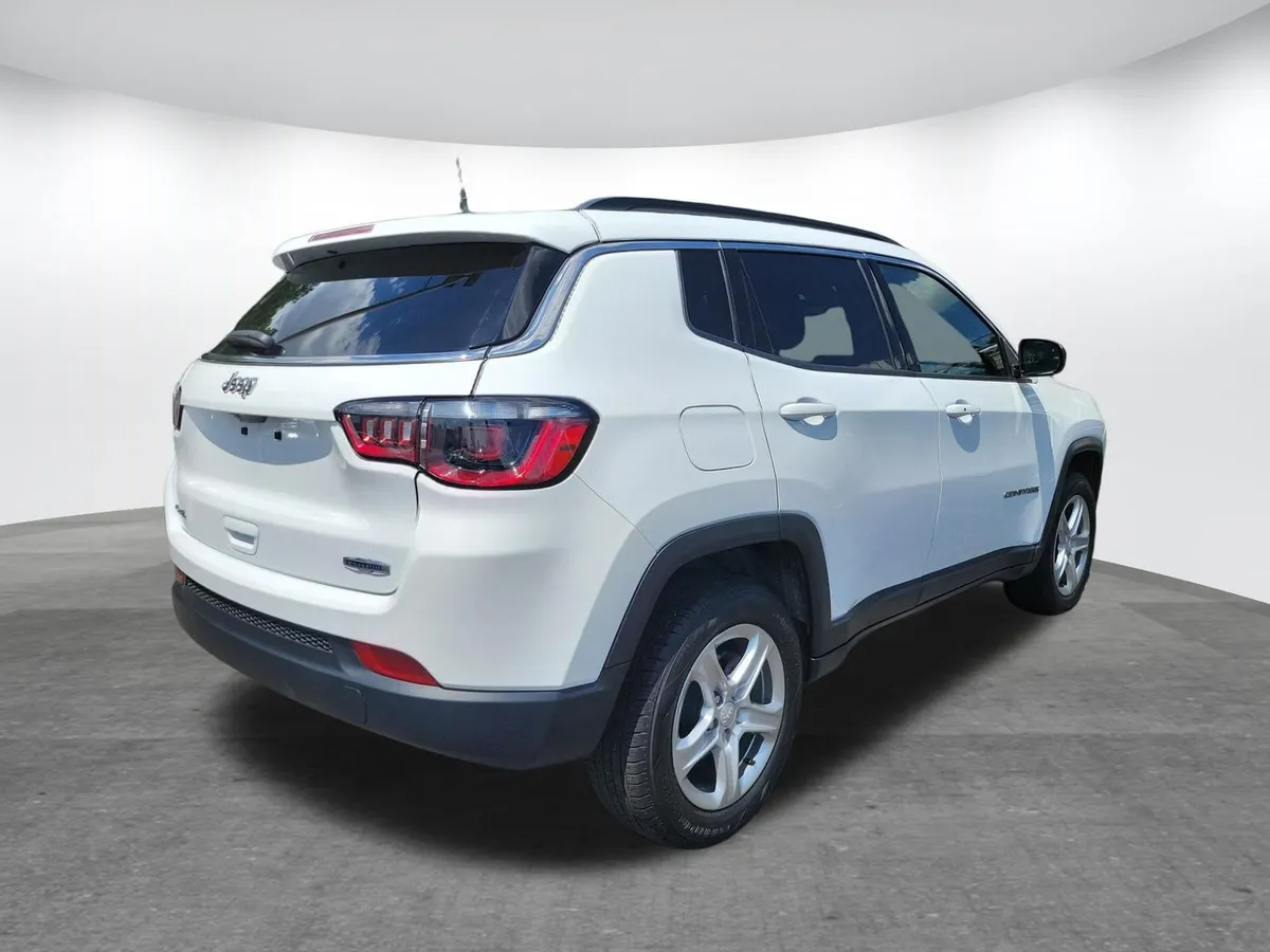 2024 Jeep Compass Latitude thumbnail 23
