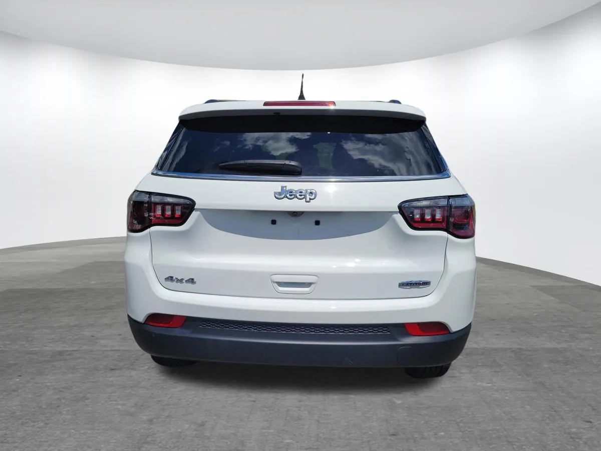 2024 Jeep Compass Latitude thumbnail 24