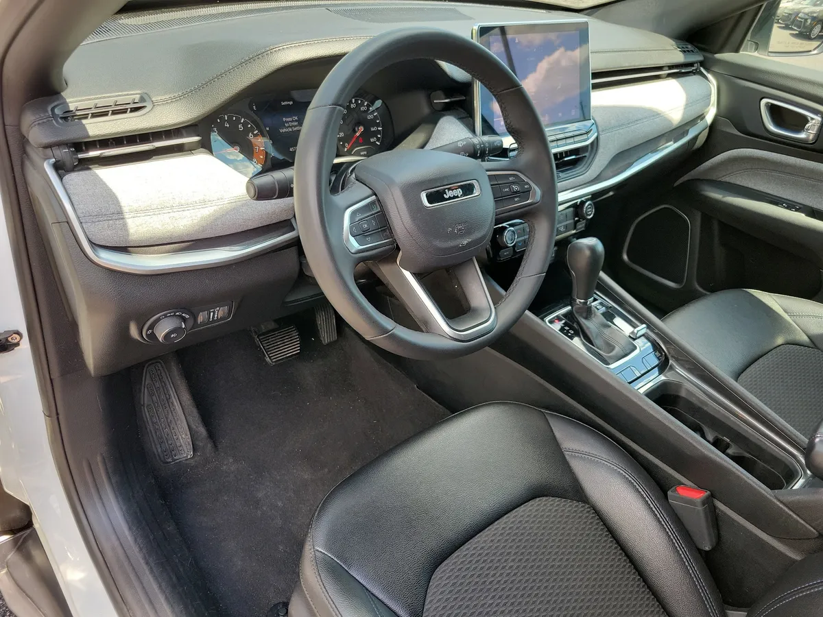 2024 Jeep Compass Latitude thumbnail 3