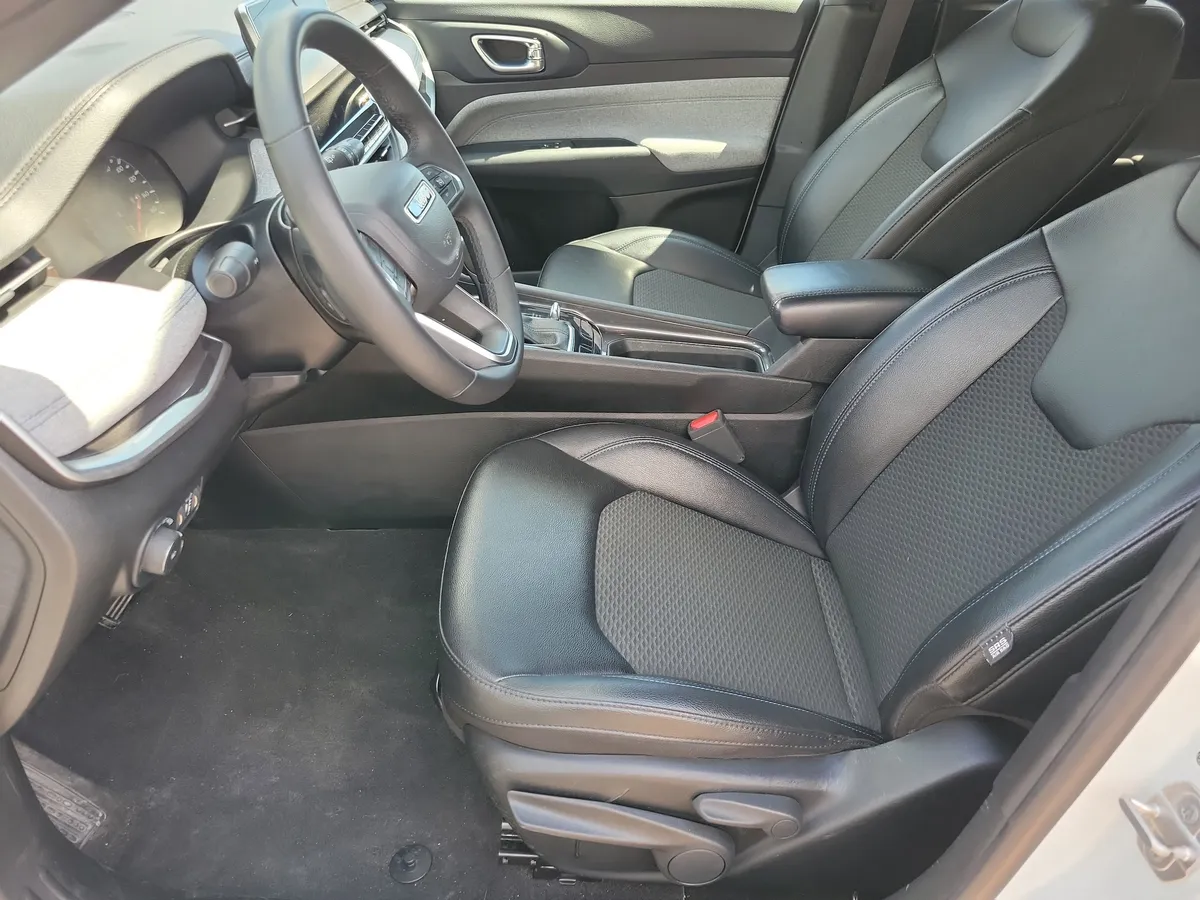 2024 Jeep Compass Latitude thumbnail 4