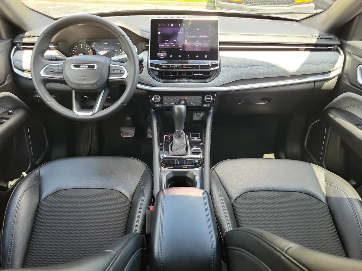 2024 Jeep Compass Latitude thumbnail 9