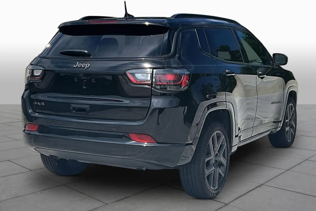 2024 Jeep Compass Limited thumbnail 12