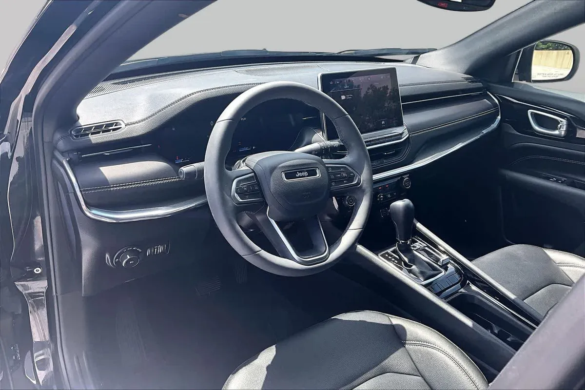 2024 Jeep Compass Limited thumbnail 17