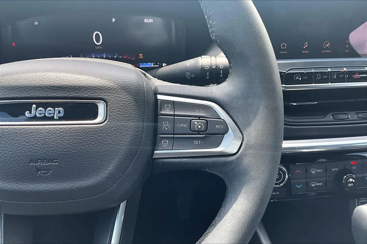 2024 Jeep Compass Limited thumbnail 24