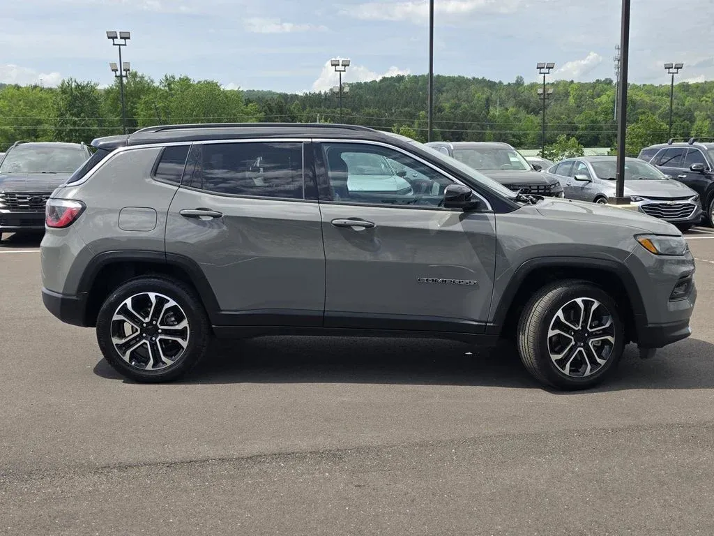 2024 Jeep Compass Limited thumbnail 2