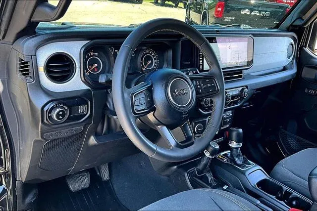 2024 Jeep Gladiator Sport S thumbnail 13