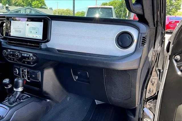 2024 Jeep Gladiator Sport S thumbnail 20