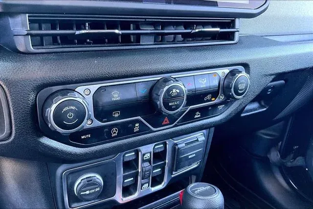 2024 Jeep Gladiator Sport S thumbnail 22