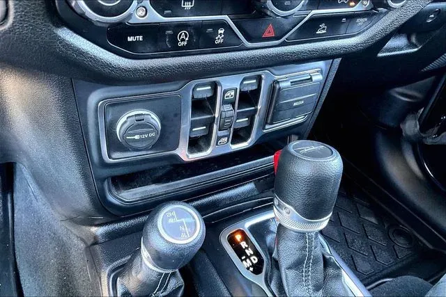 2024 Jeep Gladiator Sport S thumbnail 23