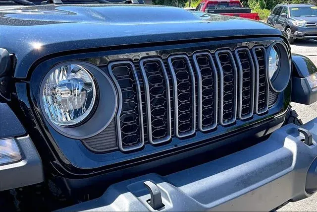 2024 Jeep Gladiator Sport S thumbnail 26