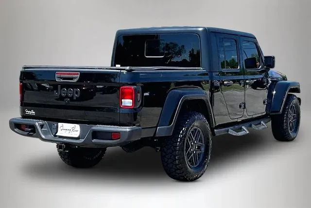 2024 Jeep Gladiator Sport S thumbnail 5