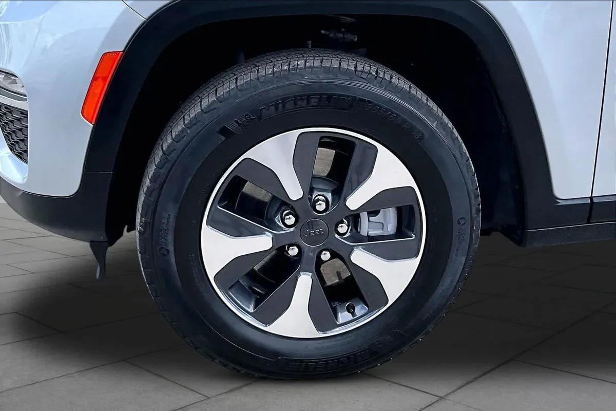 2024 Jeep Grand Cherokee 4xe thumbnail 11