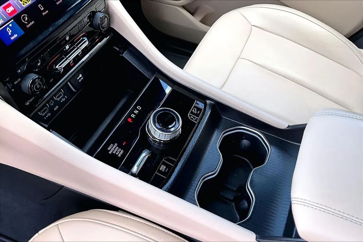 2024 Jeep Grand Cherokee 4xe thumbnail 17