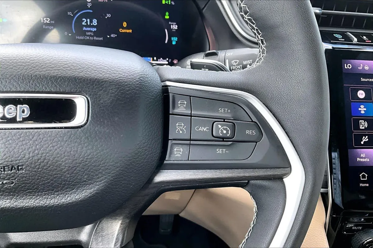 2024 Jeep Grand Cherokee 4xe thumbnail 23