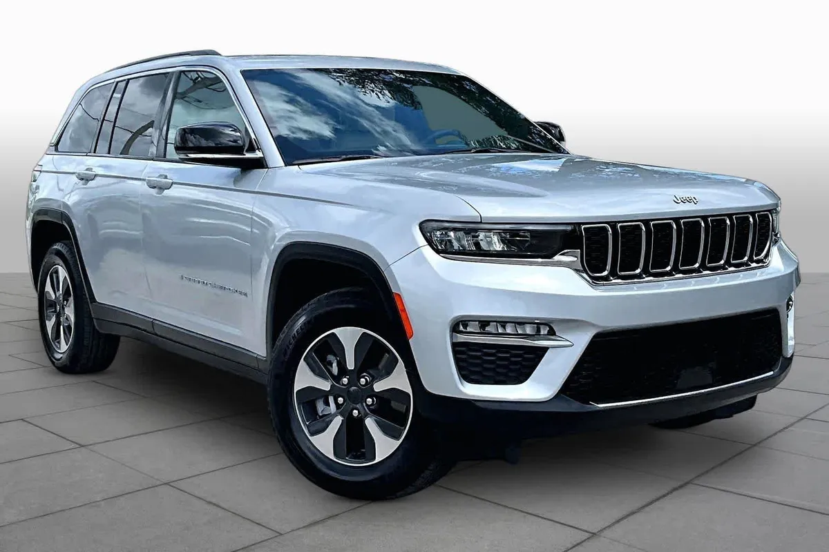 2024 Jeep Grand Cherokee 4xe thumbnail 3