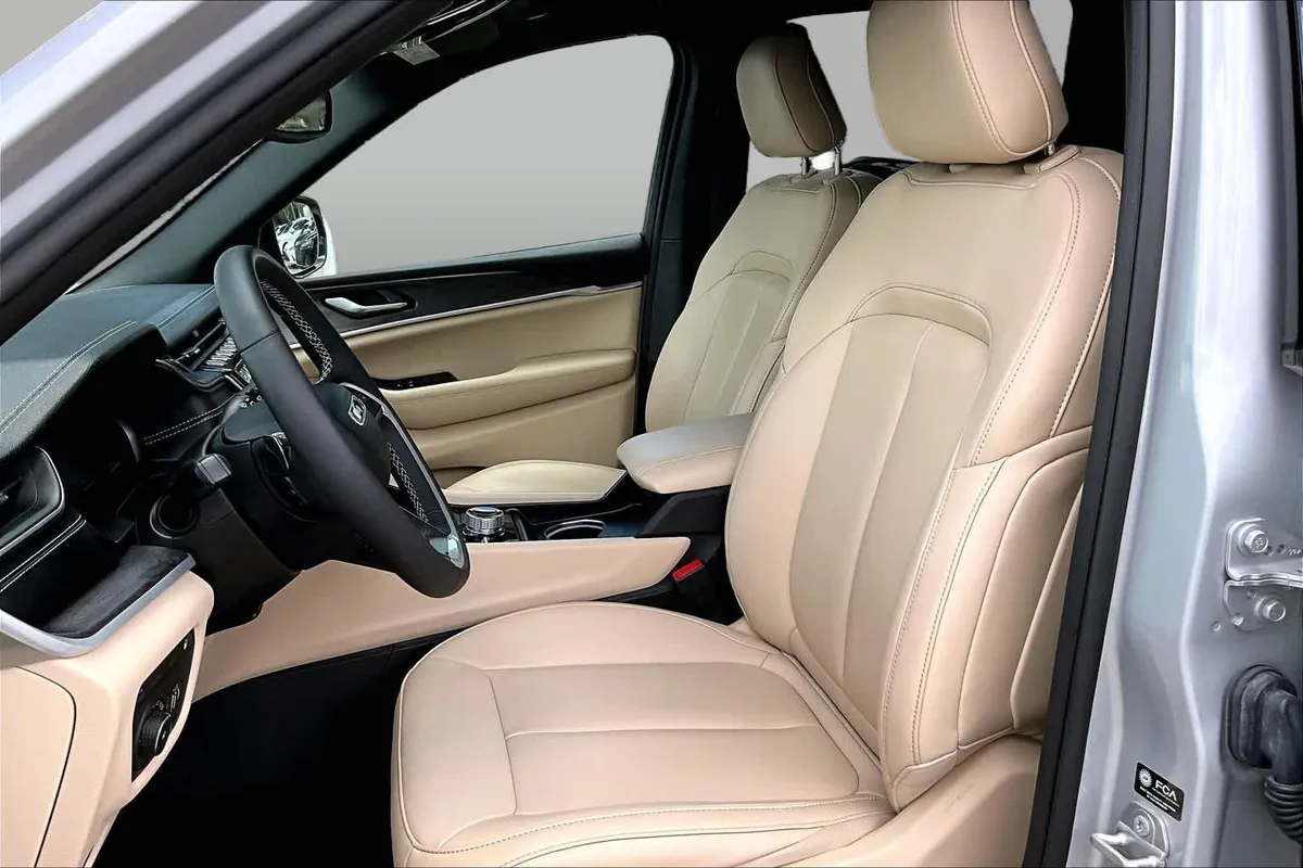 2024 Jeep Grand Cherokee 4xe thumbnail 8