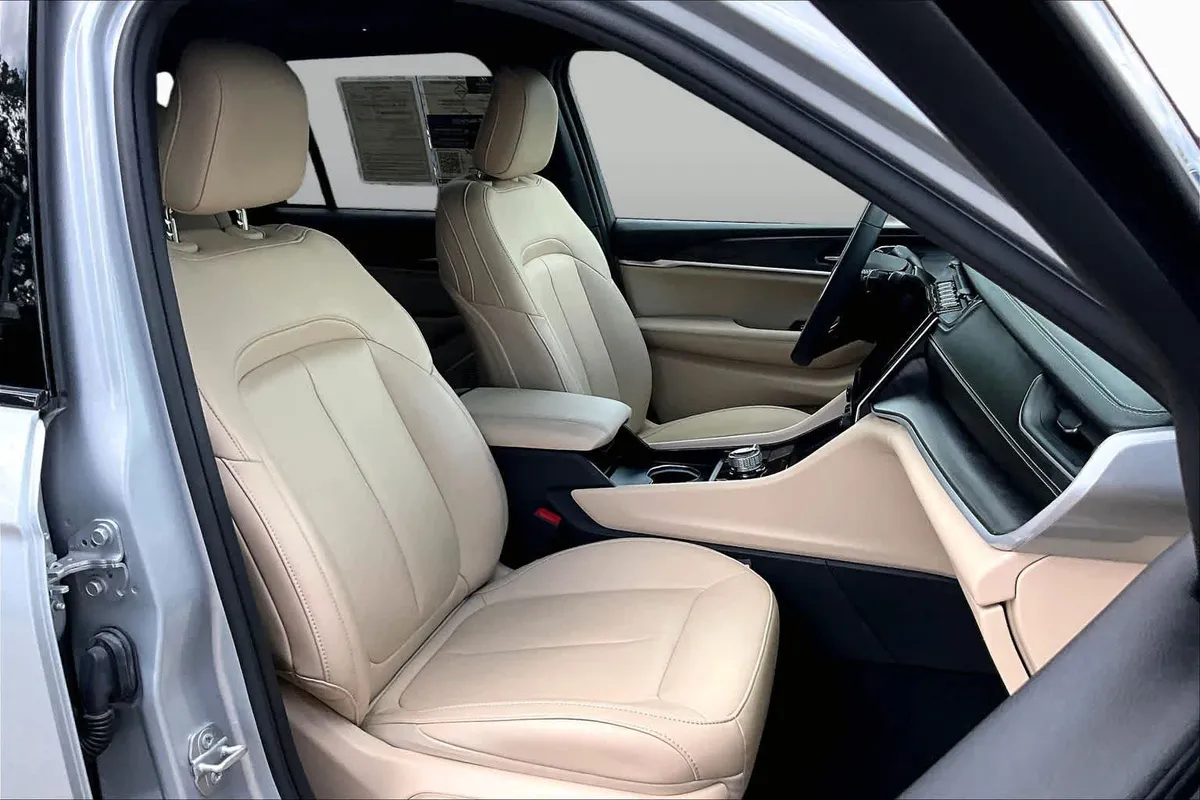 2024 Jeep Grand Cherokee 4xe thumbnail 9
