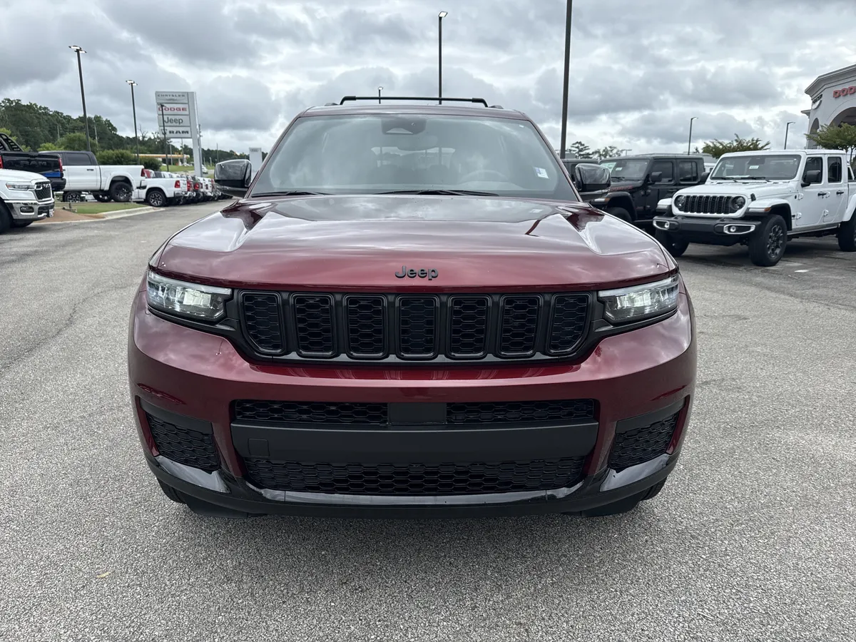 2024 Jeep Grand Cherokee L Altitude thumbnail 2