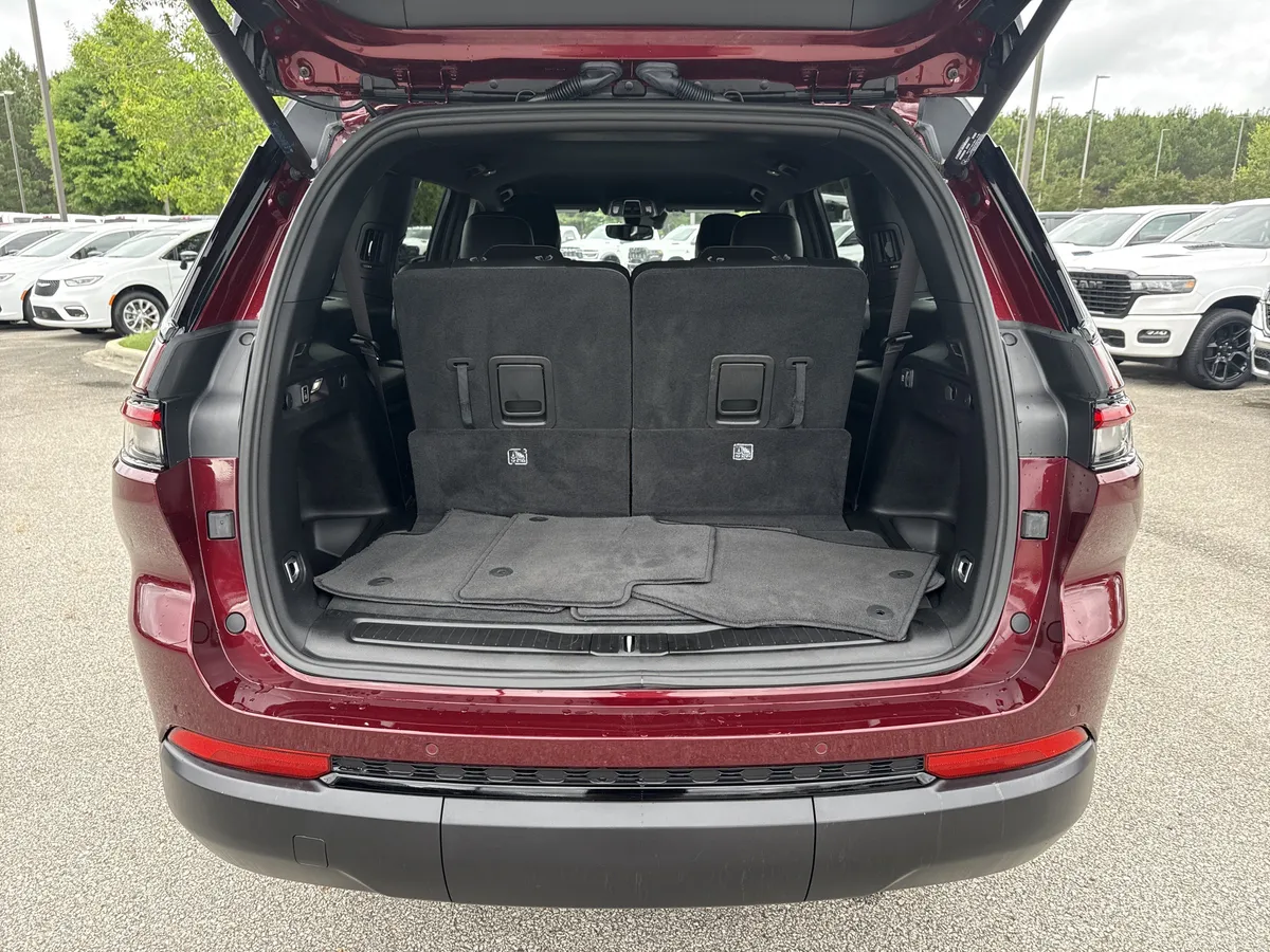 2024 Jeep Grand Cherokee L Altitude thumbnail 20