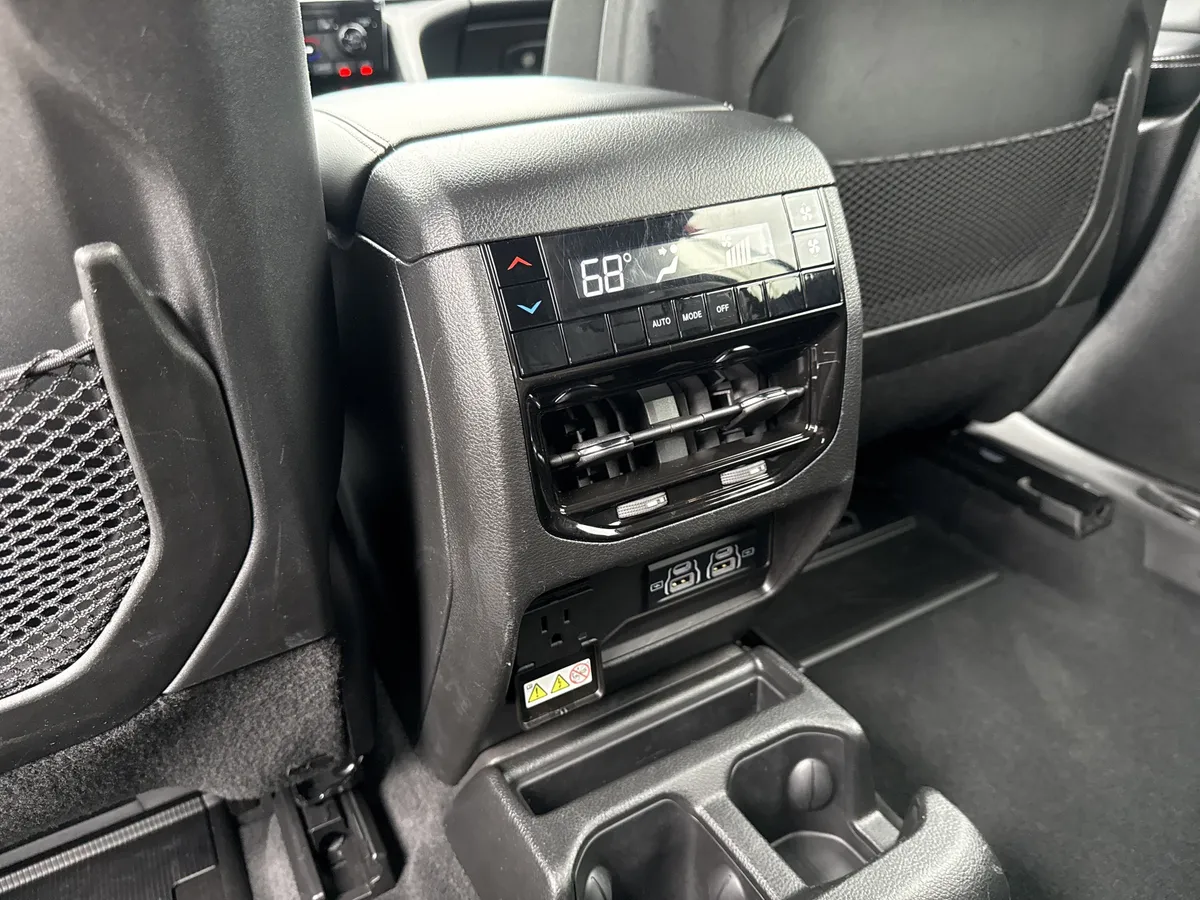 2024 Jeep Grand Cherokee L Altitude thumbnail 24