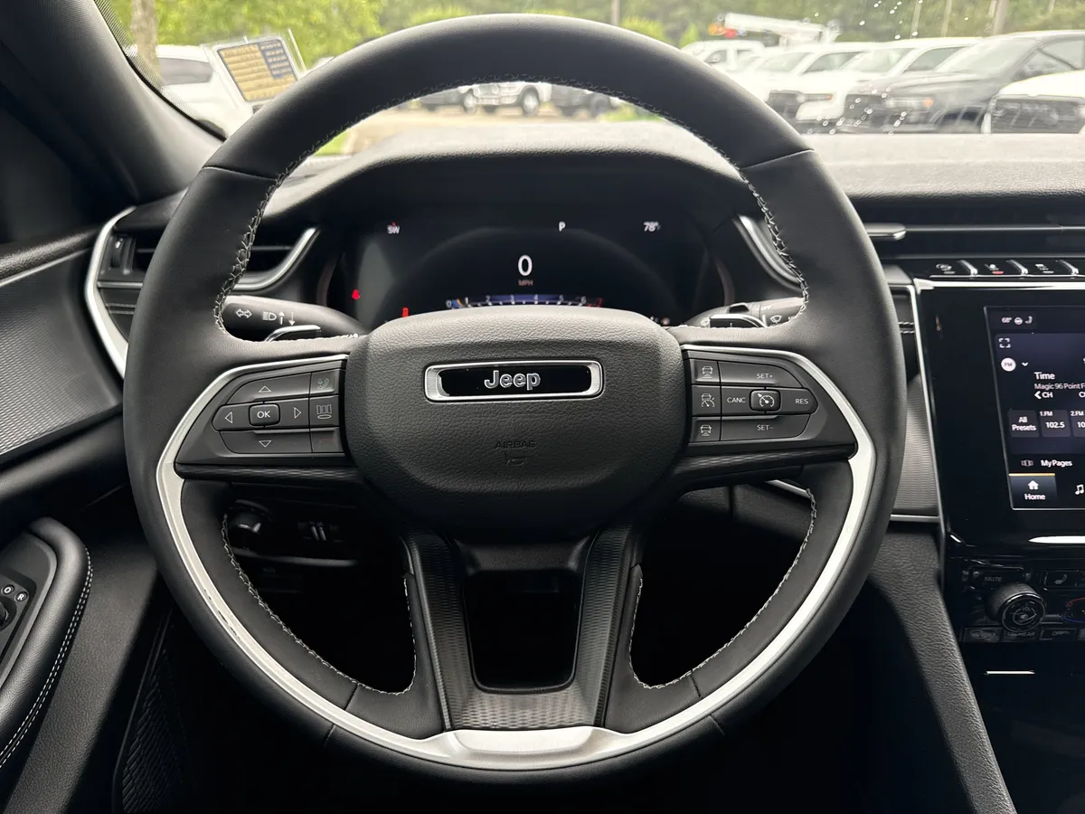 2024 Jeep Grand Cherokee L Altitude thumbnail 27