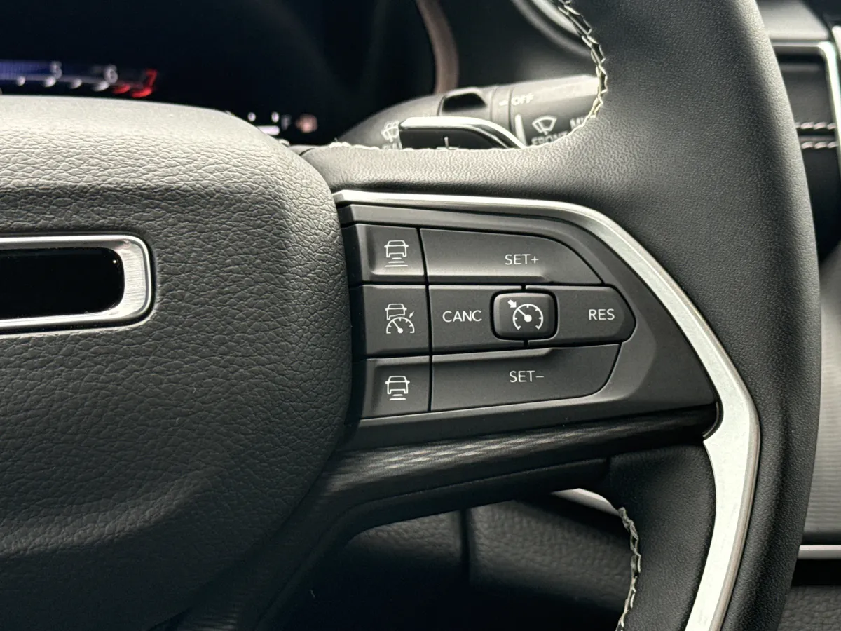 2024 Jeep Grand Cherokee L Altitude thumbnail 29