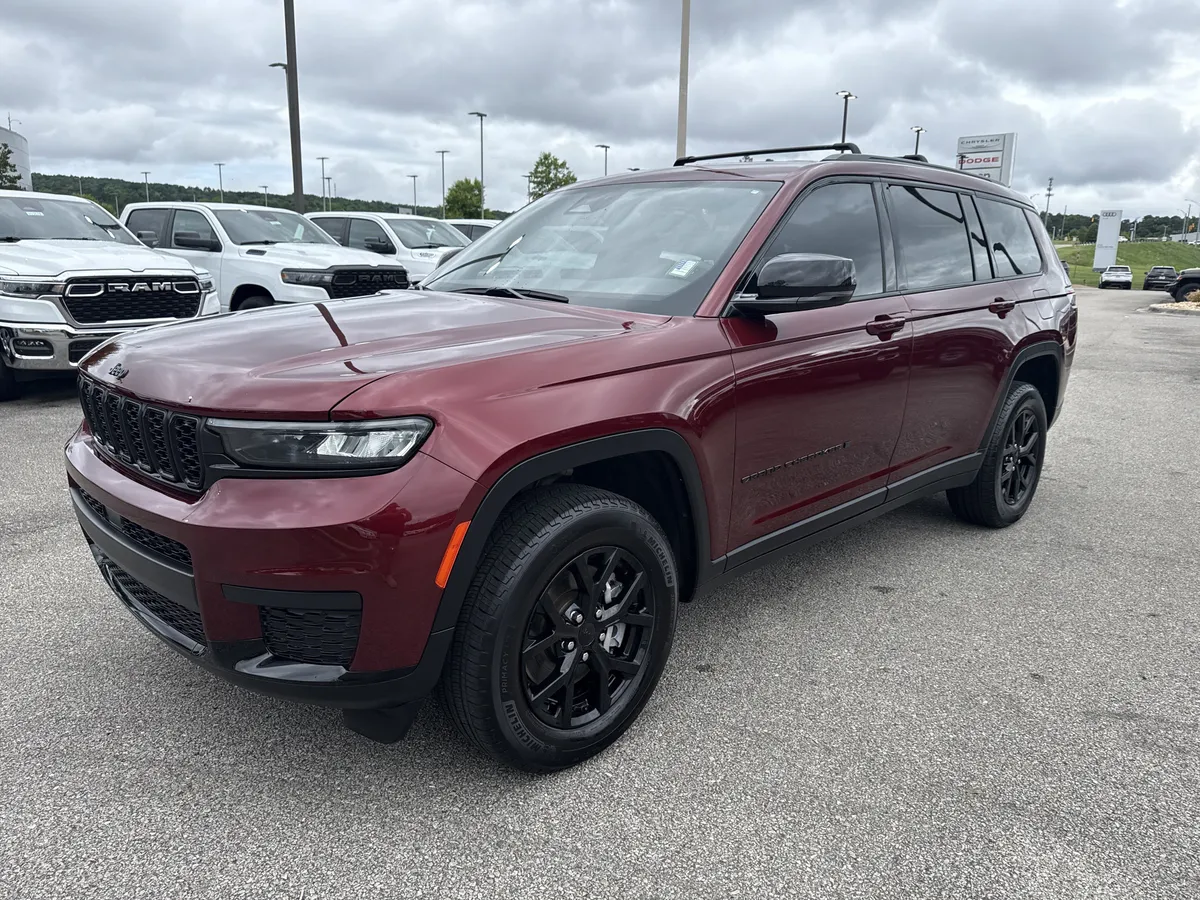 2024 Jeep Grand Cherokee L Altitude thumbnail 3