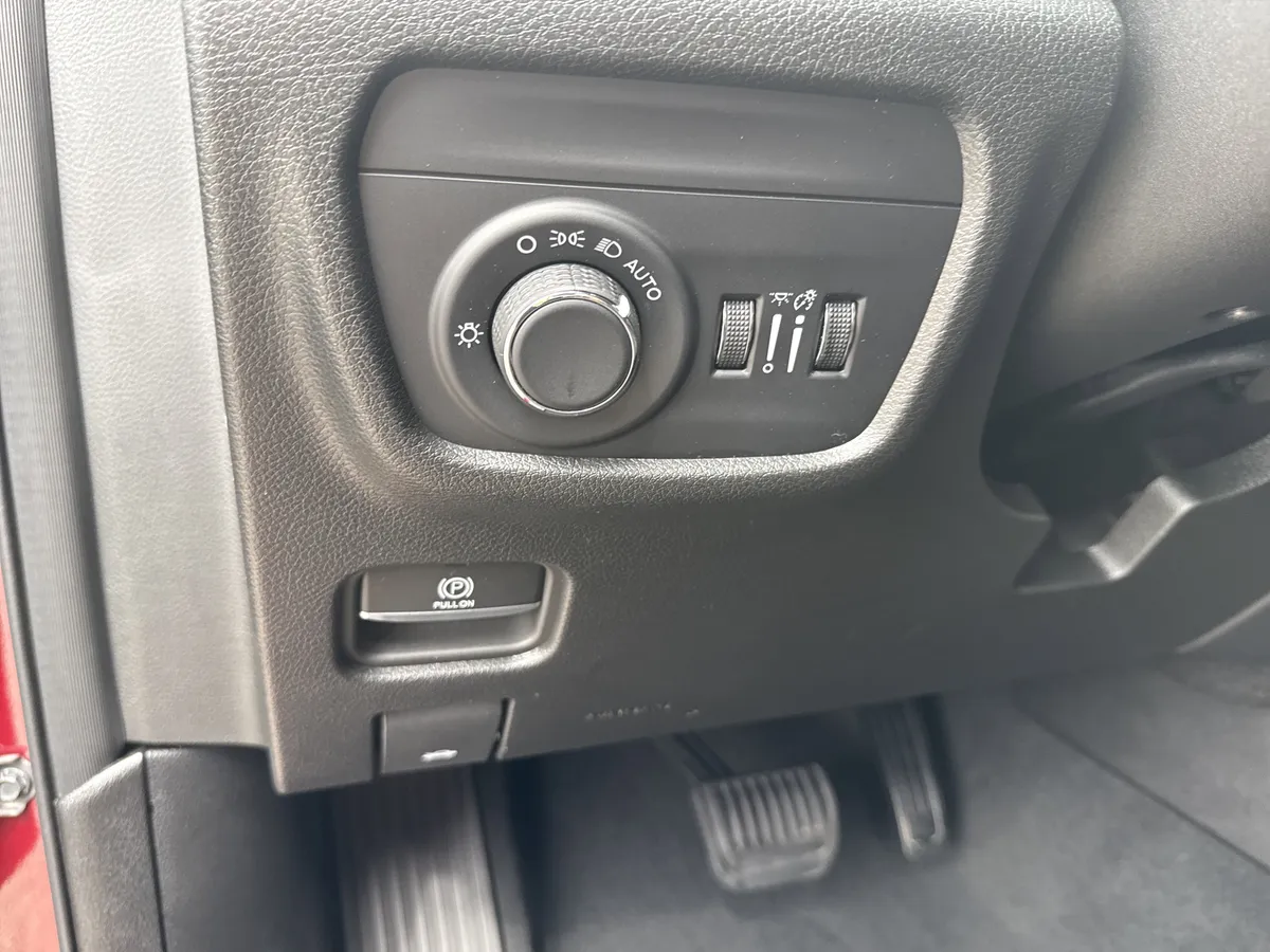 2024 Jeep Grand Cherokee L Altitude thumbnail 34