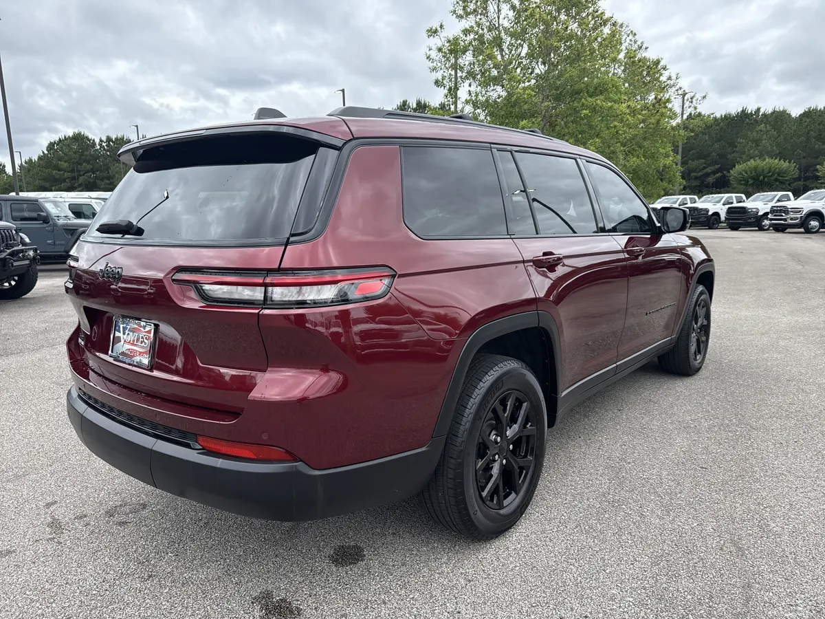 2024 Jeep Grand Cherokee L Altitude thumbnail 7