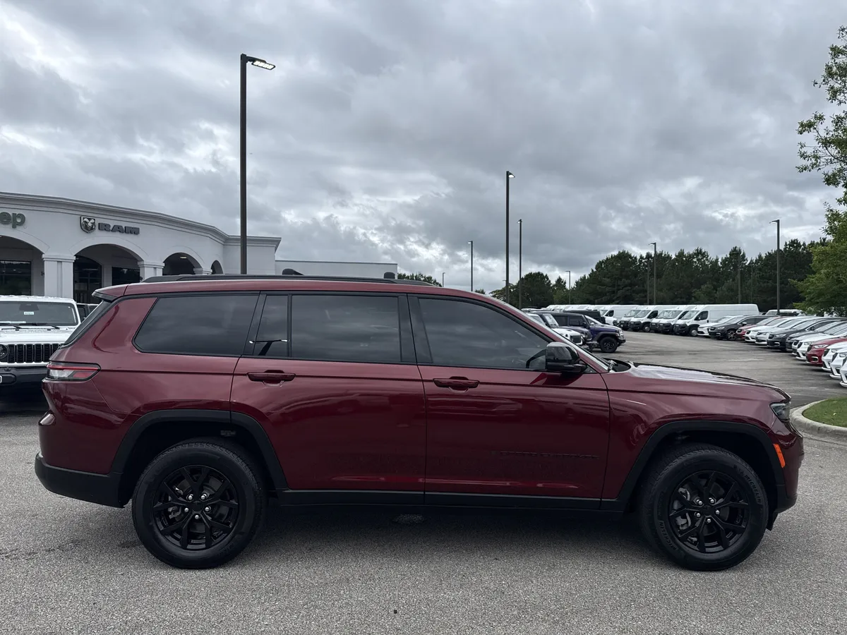 2024 Jeep Grand Cherokee L Altitude thumbnail 8