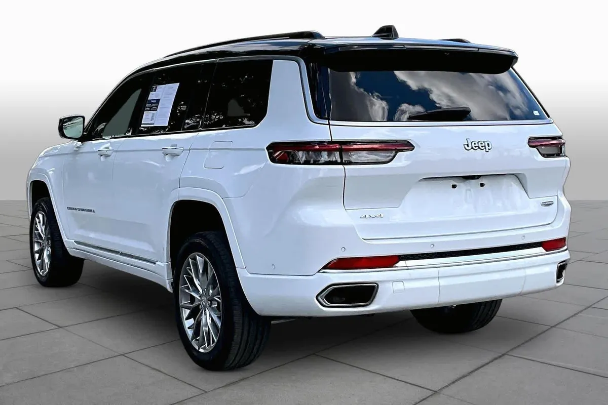 2024 Jeep Grand Cherokee L Summit thumbnail 12