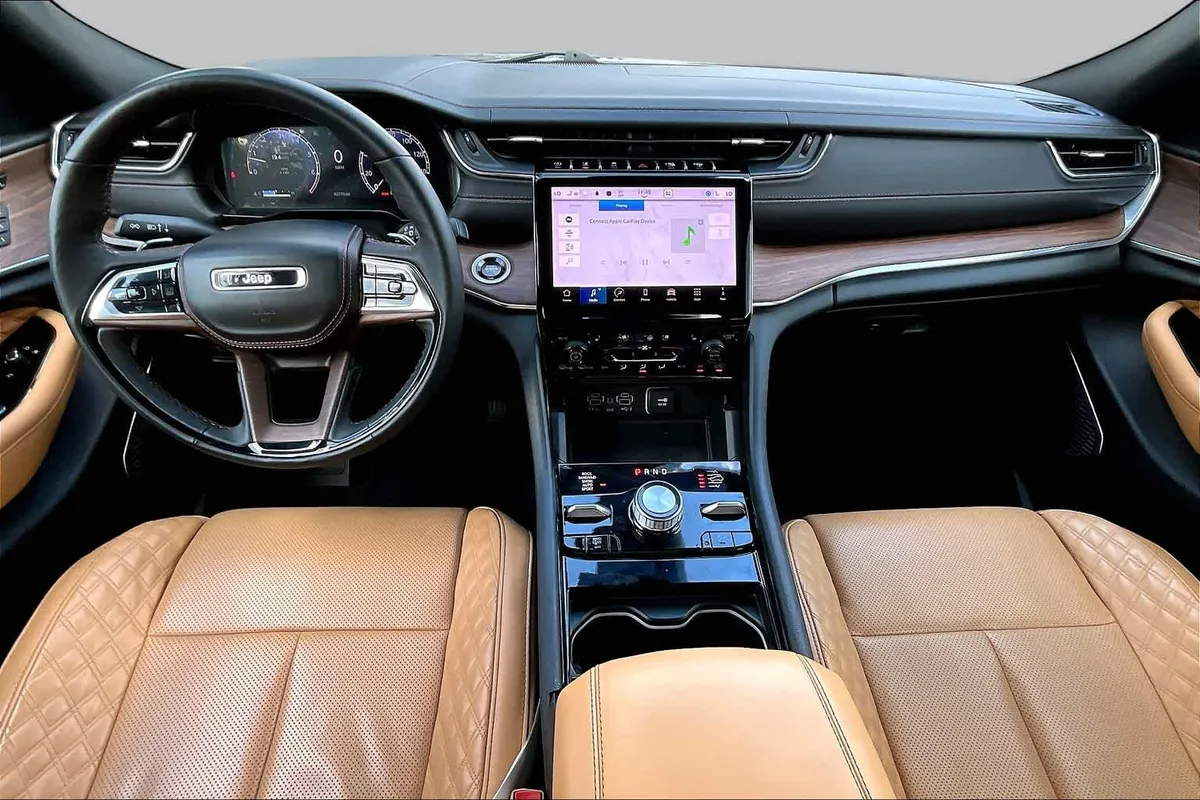 2024 Jeep Grand Cherokee L Summit thumbnail 16