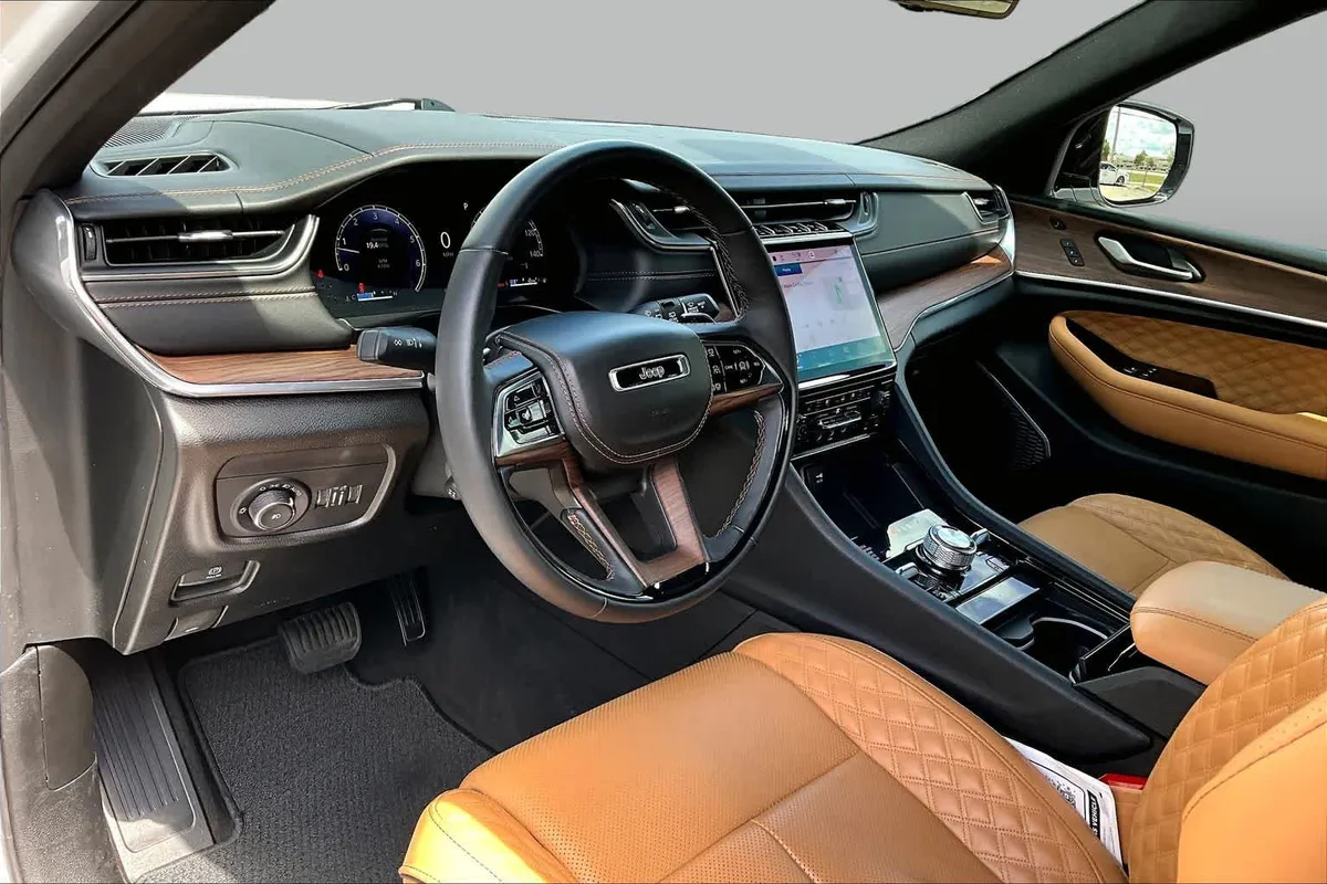 2024 Jeep Grand Cherokee L Summit thumbnail 18