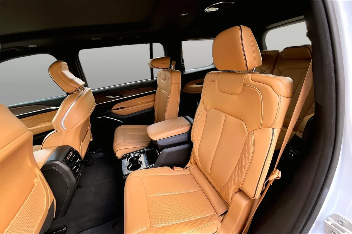 2024 Jeep Grand Cherokee L Summit thumbnail 21