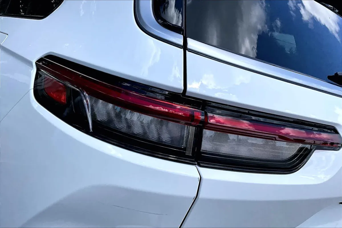 2024 Jeep Grand Cherokee L Summit thumbnail 29
