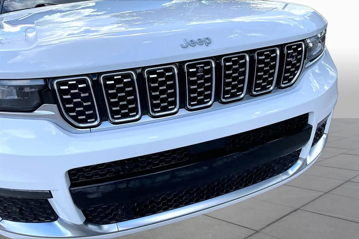 2024 Jeep Grand Cherokee L Summit thumbnail 30