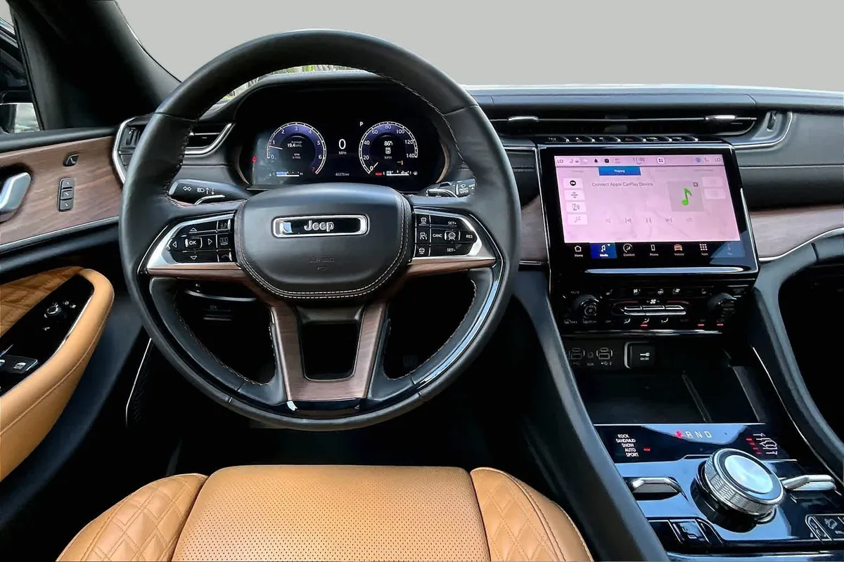 2024 Jeep Grand Cherokee L Summit thumbnail 6