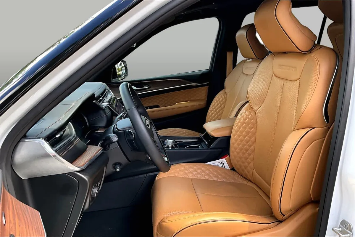 2024 Jeep Grand Cherokee L Summit thumbnail 8