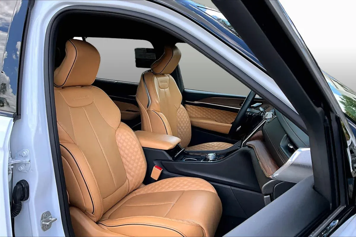 2024 Jeep Grand Cherokee L Summit thumbnail 9