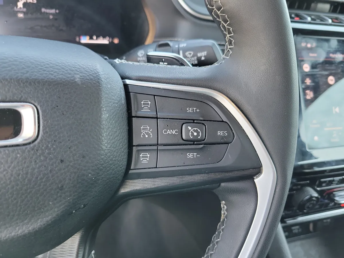 2024 Jeep Grand Cherokee Laredo thumbnail 19