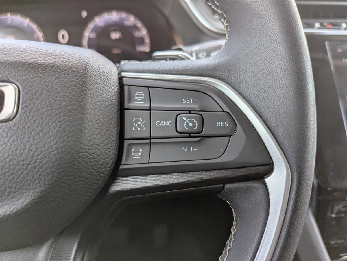 2024 Jeep Grand Cherokee Laredo thumbnail 13