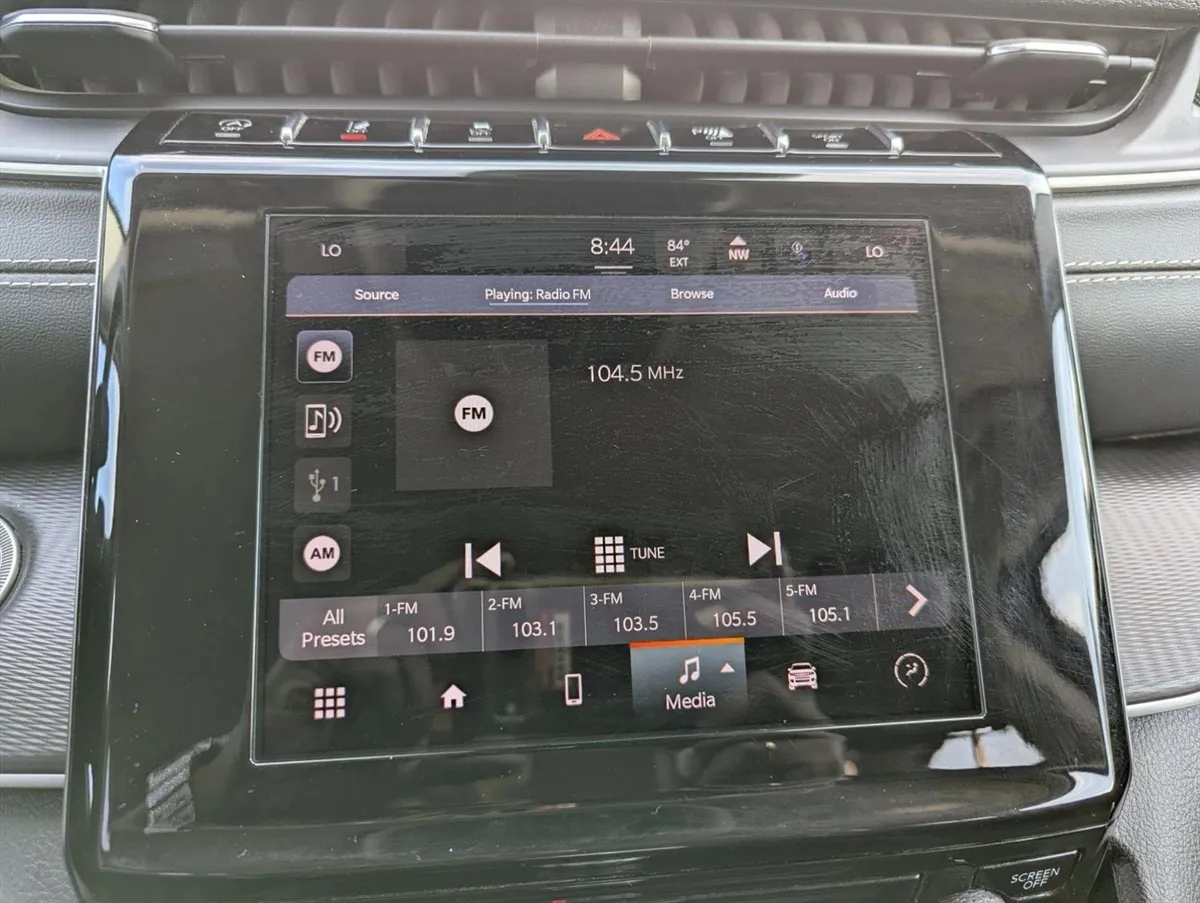 2024 Jeep Grand Cherokee Laredo thumbnail 16