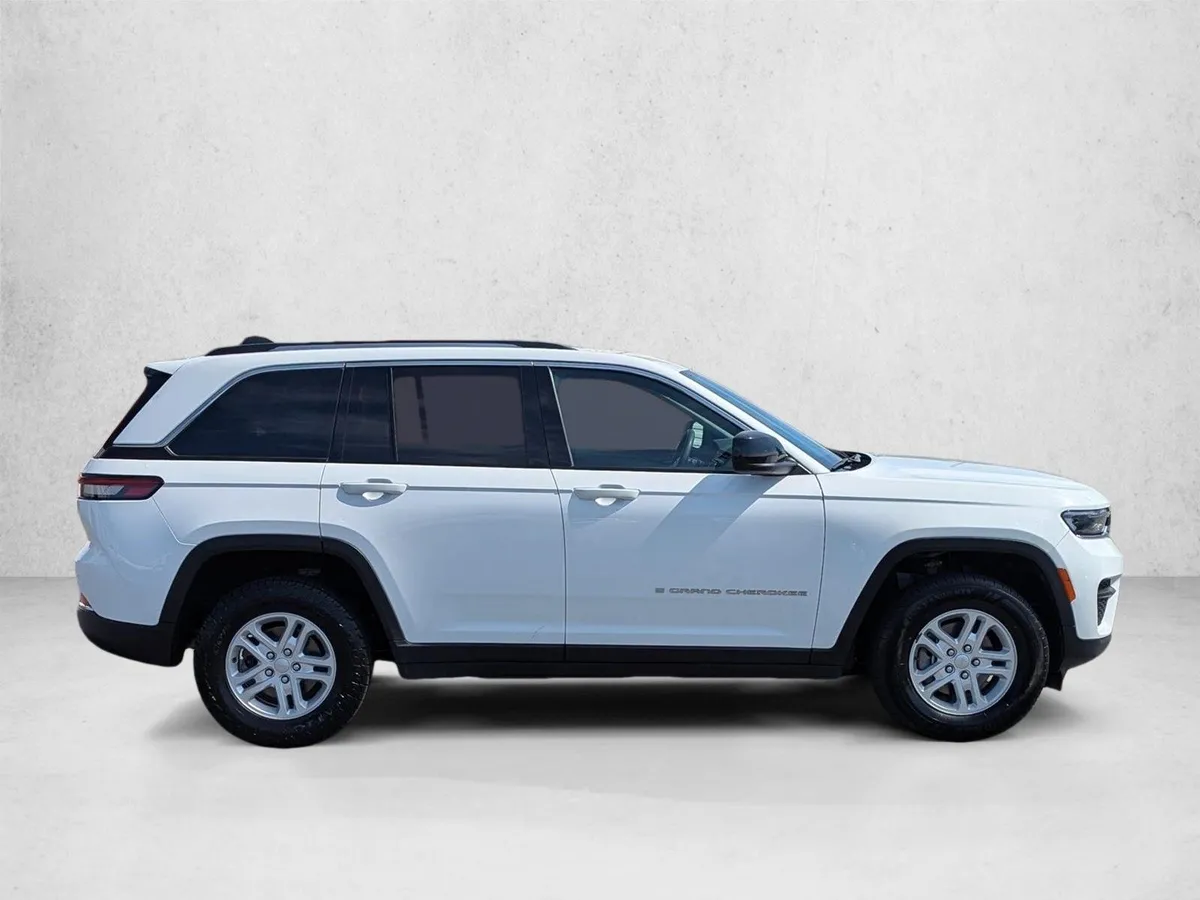 2024 Jeep Grand Cherokee Laredo thumbnail 4