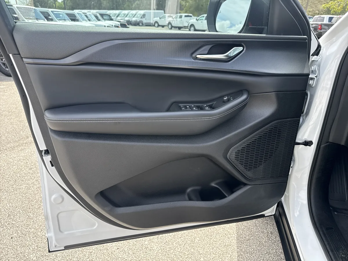 2024 Jeep Grand Cherokee Laredo X thumbnail 11