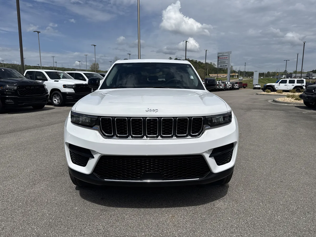 2024 Jeep Grand Cherokee Laredo X thumbnail 2
