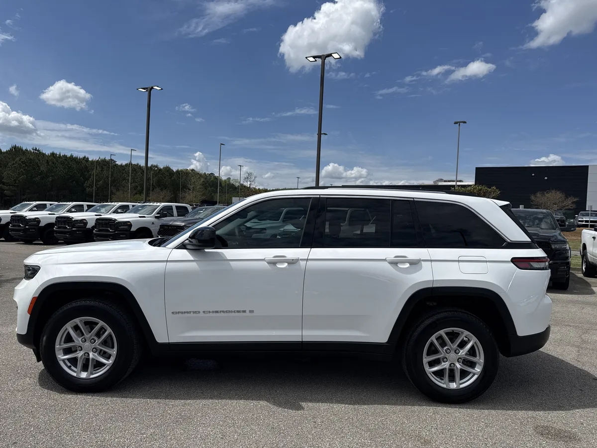 2024 Jeep Grand Cherokee Laredo X thumbnail 4